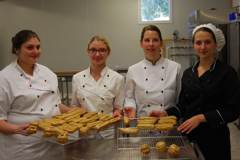 5. - 10. Oktober 2015Lehrlingsaustausch der Friseure und KonditorenCFA Bourgesgefördert durch das Deutsch-Französische JugendwerkFotos: Karl-Heinz Schwall