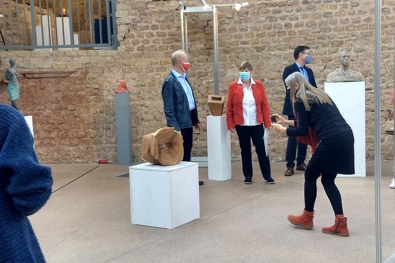 Besuch des Vereins zur Förderung des Handwerks bei der Ausstellung.