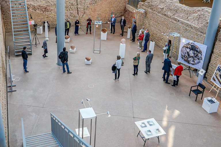 Besuch des Vereins zur Förderung des Handwerks bei der Ausstellung.