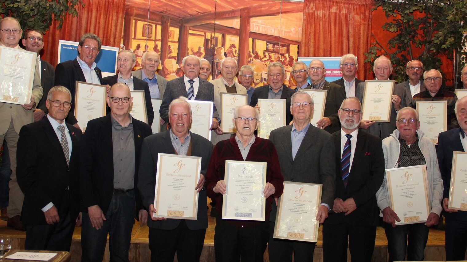 21 Meister nahmen ihre Goldenen Meisterbriefe im feierlichen Rahmen entgegen.